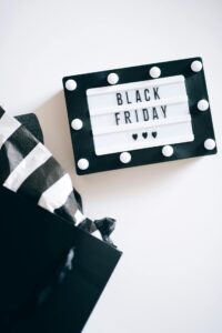 Ghidul Fashion pentru Black Friday 2024: Reduceri la Brandurile Tale Preferate