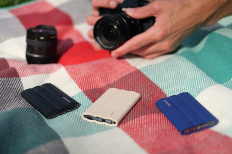 Nu aveți internet? Nicio problemă – aveți nevoie doar de o unitate SSD externă.